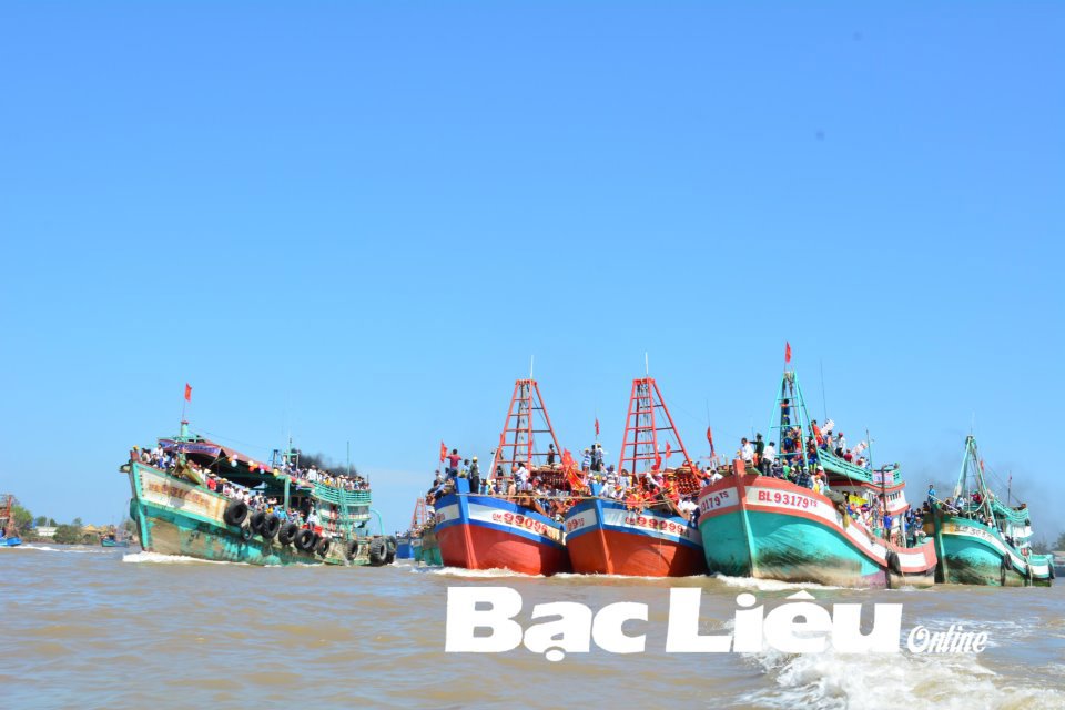 Tàu cá huyện Đông Hải, tỉnh Bạc Liêu ra khơi đánh bắt xa bờ. Ảnh: H.T