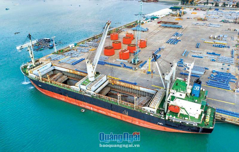 Công ty Công nghiệp nặng Doosan Việt Nam (KKT Dung Quất) xuất khẩu thiết bị sang Nhà máy Nhiệt điện Java, Indonesia. Anh: DS