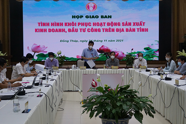 Chủ tịch UBND tỉnh Đồng Tháp Phạm Thiện Nghĩa phát biểu tại cuộc họp. Ảnh: MN