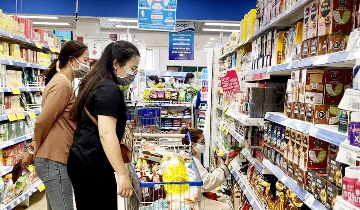 Các doanh nghiệp đầu mối, siêu thị đã xây dựng kế hoạch dự trữ hàng hóa phục vụ Tết Nguyên đán 2022. Ảnh: Vũ Thảo