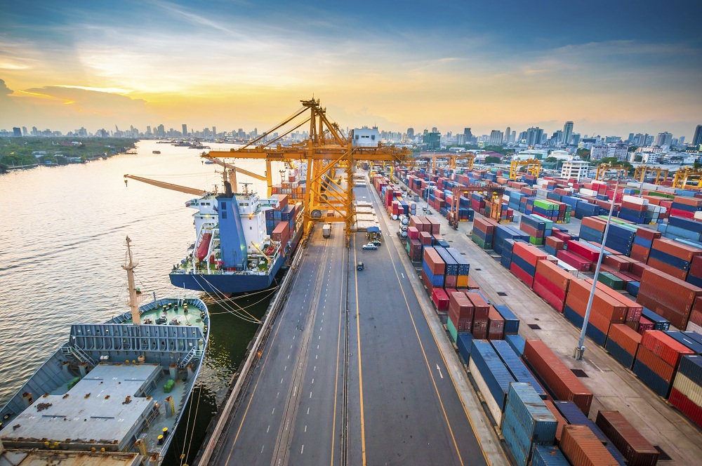 Lượng hàng hóa thông qua cảng biển tại TP. Hồ Chí Minh hàng năm đạt khoảng 170 triệu tấn. Ảnh Hồng Trường