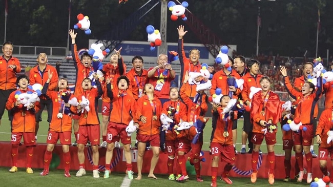 Các cô gái vàng Việt Nam xuất sắc vượt qua Thái Lan trong trận chung kết bóng đã nữ SEA Games. Ảnh HT