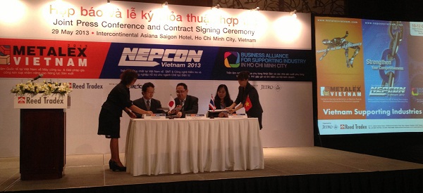 Lễ ký kết Hợp đồng hợp tác METALEX Việt Nam - NEPCON Việt Nam 2013- Triển lãm Công nghiệp hỗ trợ tại TP.Hồ Chí Minh. Nguồn: FinancePlus.vn