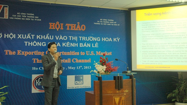 Ông Nguyễn Ngọc Hùng, Tổng giám đốc công ty D&B tại Việt Nam đang giới thiệu những lợi ích thiết thực của các doanh nghiệp khi tham gia Mã xác thực D-U-N-S