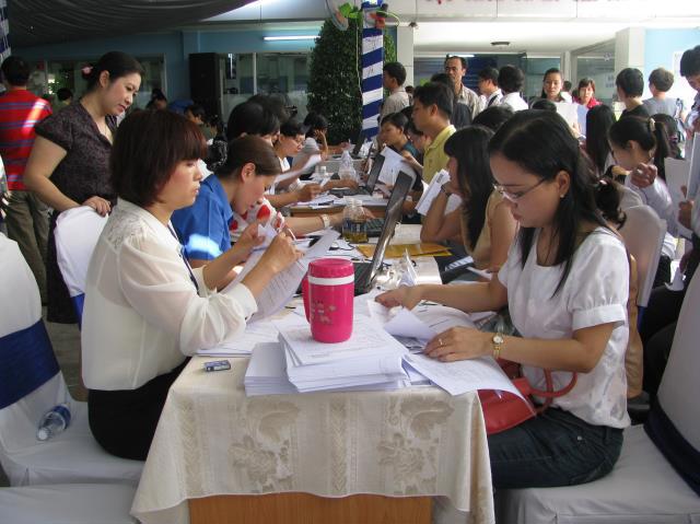 Hỗ trợ quyết toán thuế tại Cục thuế TP.Hồ Chí Minh. Ảnh: NH