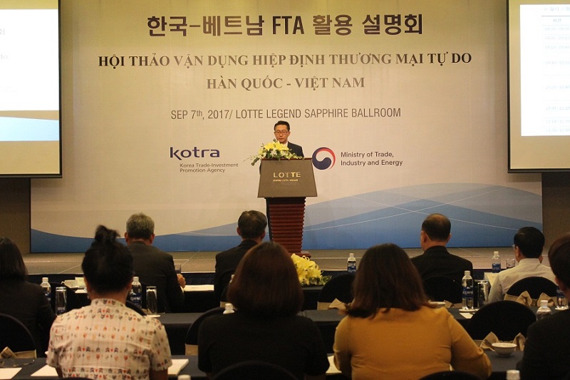 Đại diện Bộ Thương mại - Công nghiệp - Năng lượng Hàn Quốc trình bày tham luận tại hội thảo. Ảnh TCTC
