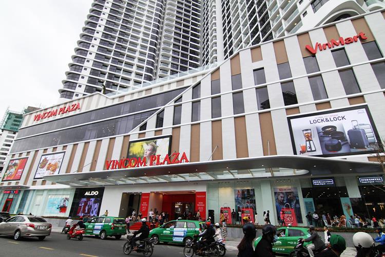 Gần 70.000 lượt khách đến mua sắm ngay trong ngày đầu mở cửa Trung tâm thương mại Vincom Plaza Lê Thánh Tôn. Nguồn: Vingroup