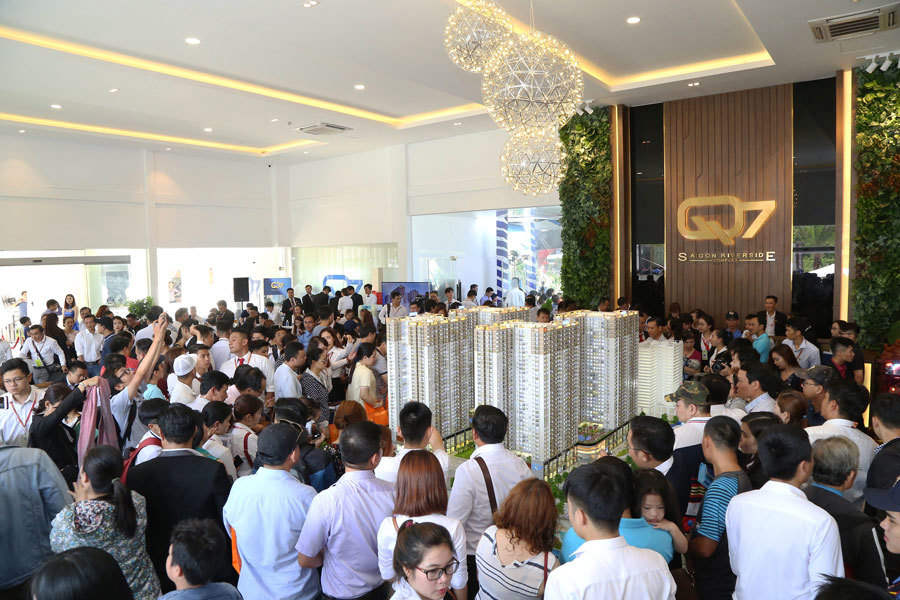 Đông đảo khách hàng đến tham dự Lễ Khai trương căn hộ mẫu Q7 Saigon Riverside Complex. Ảnh HT