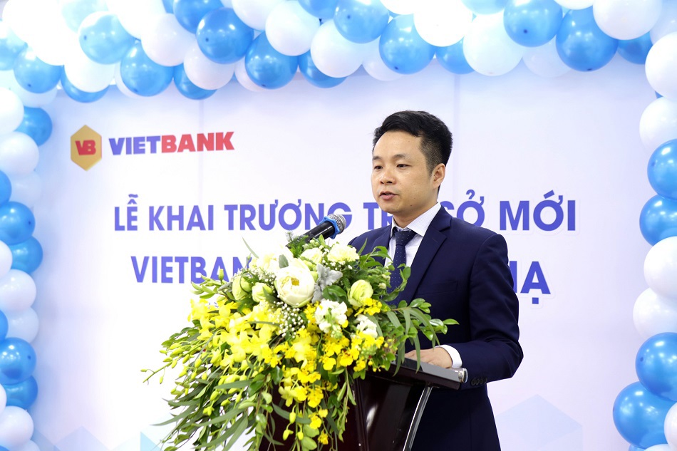 Ông Phạm Hồng Khanh - GĐ Vietbank Láng Hạ phát biểu tại lễ khai trương. Ảnh VB