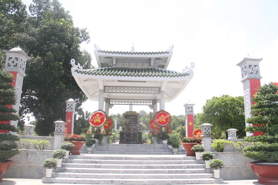 Đài tưởng niệm Nghĩa trang liệt sỹ Tân Biên, tỉnh Tây Ninh. Ảnh TS