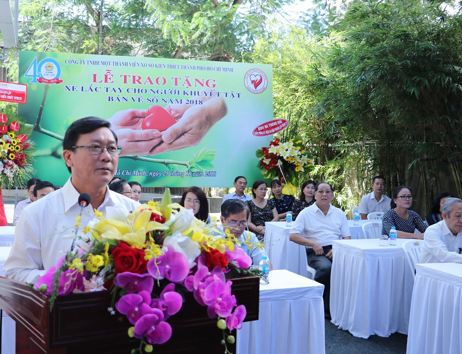 Ông Đỗ Quang Vinh - Tổng Giám đốc Công ty TNHH MTV Xổ số kiến thiết TP. Hồ Chí Minh phát biểu tại buổi lễ trao xư. Ảnh TK