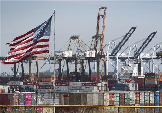 Hàng hóa Trung Quốc và các nước châu Á chờ bốc dỡ tại cảng Long Beach, Los Angeles, Mỹ, ngày 14/9/2019