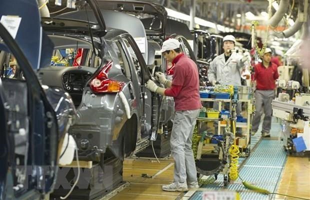 Công nhân làm việc tại nhà máy của hãng sản xuất ôtô Nissan. Nguồn: EPA/TTXVN