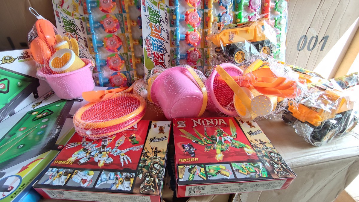 Một số sản phẩm đồ chơi trẻ em không rõ nguồn gốc xuất xứ bị lực lượng chức năng tỉnh Lào Cai thu giữ. Ảnh: Cục Quản lý thị trường Lào Cai 