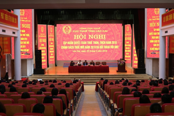 Cục thuế tỉnh Lào Cai tổ chức hội nghị đối thoại với doanh nghiệp. Ảnh: Trần Quý