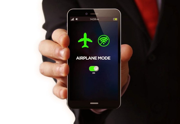Điện thoại di động có khả năng gây nhiễu hệ thống định vị và liên lạc của máy bay