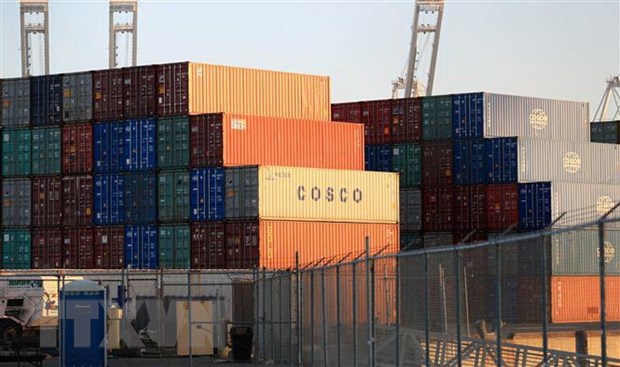 Hàng hóa Trung Quốc được xếp tại cảng Long Beach, Los Angeles, Mỹ ngày 23/8/2018. (Ảnh: THX)
