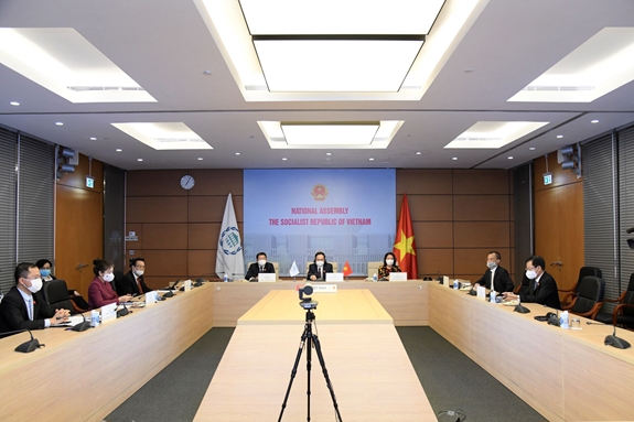  Đoàn đại biểu Quốc hội Việt Nam dự phiên họp.