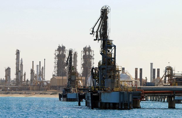 Một cơ sở khai thác dầu ở thị trấn al-Buraqah, Libya. Nguồn: AFP