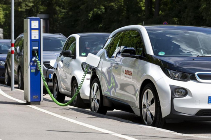 Châu Âu sẽ là khu vực đầu tiên chứng kiến doanh thu các mẫu xe không phát thải “đánh bại” các loại xe sử dụng xăng/dầu vào năm 2028