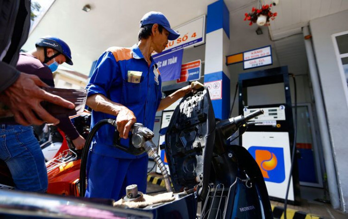 Giá dầu thô tiếp tục xu hướng giảm.