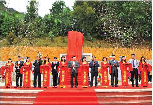 Lãnh đạo Bộ Tài chính và UBND tỉnh Tuyên Quang, Sở Tài chính tỉnh Tuyên Quang tổ chức Lễ khánh thành Bia Di tích lịch sử Nhà máy in tiền Khánh Thi (3/2014)