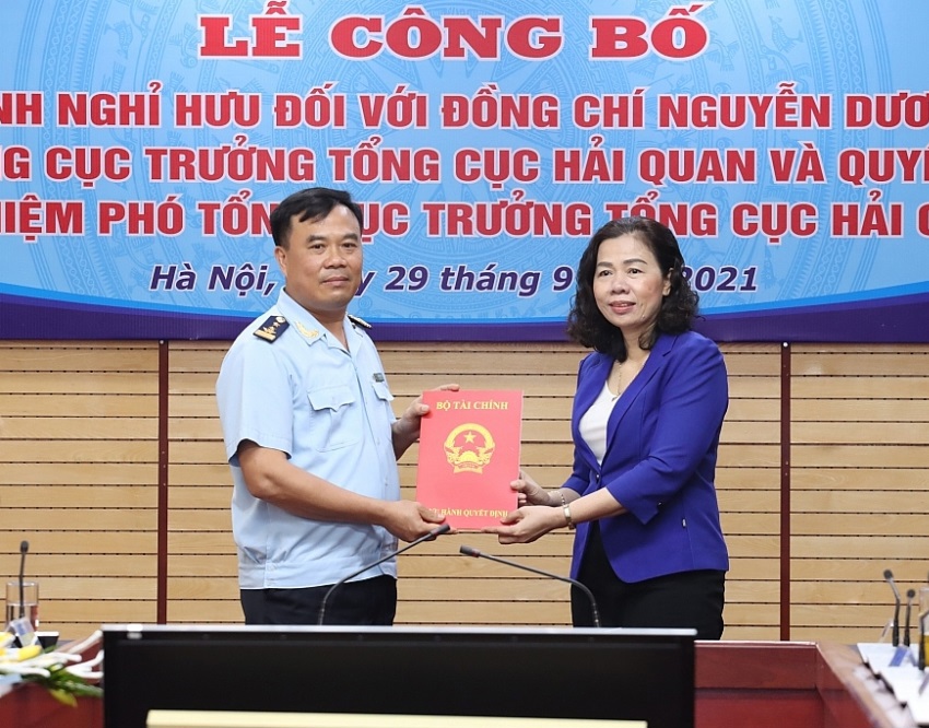 Thứ trưởng Vũ Thị Mai trao Quyết định bổ nhiệm ông Nguyễn Văn Thọ giữ chức Phó Tổng cục trưởng Tổng cục Hải quan