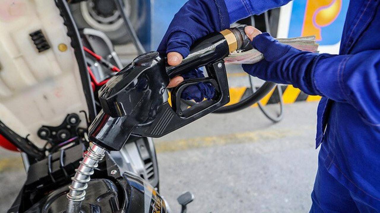 Giá xăng dầu còn tăng cao hơn