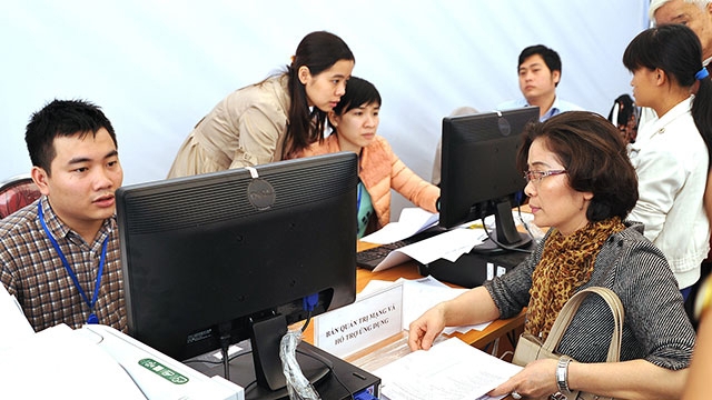 Cục Thuế Hà Nội hướng dẫn doanh nghiệp kê khai thuế điện tử. Ảnh: Lam Anh
