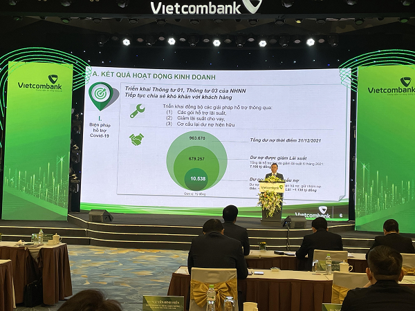 Trong năm 2021, Vietcombank tiếp tục giữ vững vị tr&iacute; đầu ng&agrave;nh về nộp ng&acirc;n s&aacute;ch nh&agrave; nước với số tiền 11.000 tỷ đồng.