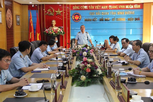 Cục trưởng Cục Hải quan Bình Dương Nguyễn Phước Việt Dũng quán triệt triển khai công việc đến lãnh đạo các đơn vị