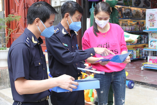 Hải quan Quảng Ninh đẩy mạnh tuyên truyền về nghĩa vụ, quyền lợi của người dân, doanh nghiệp trong công tác đấu tranh phòng, chống buôn lậu, vận chuyển trái phép hàng hóa qua biên giới.