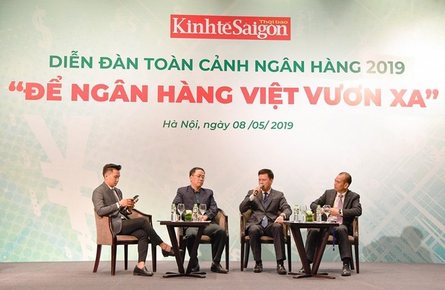 Ông Phạm Mạnh Thắng – Phó Tổng Giám đốc Vietcombank (thứ 2 từ phái sang) tham gia phiên thảo luận