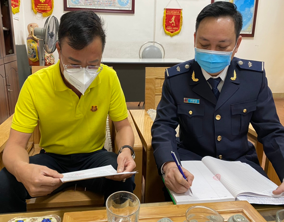 Công chức Hải quan Quảng Ninh tuyên truyền pháp luật cho doanh nghiệp