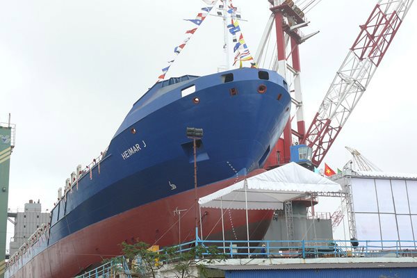 Trong 6 tháng đầu năm, DATC tiếp tục triển khai thực hiện xử lý nợ gắn tái cơ cấu doanh nghiệp thuộc Tổng Công ty tàu thủy Việt Nam (SBIC)