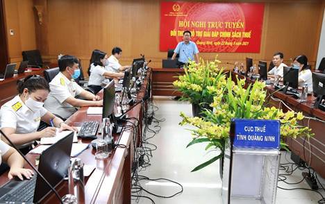 Phó Cục trưởng Cục Thuế Quảng Ninh Nguyễn Văn Bột phát biểu tại hội nghị