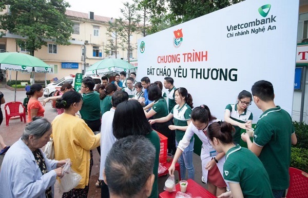 Cán bộ nhân viên Vietcombank Nghệ An tham gia Chương trình thiện nguyện