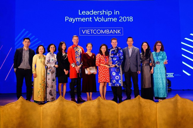 Vietcombank nhận giải thưởng Ngân hàng có tổng doanh số sử dụng thẻ cao nhất