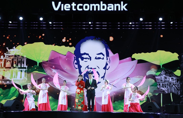 Phần thi hùng biện sáng tạo, ấn tượng trong Hội thi “Văn hóa Vietcombank dưới ánh sáng tư tưởng Hồ Chí Minh” do Đảng ủy Vietcombank tổ chức