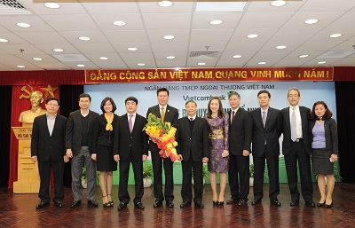 Ông Phạm Mạnh Thắng (thứ 5 từ trái sang) cùng Ban Lãnh đạo Vietcombank tại buổi Lễ công bố quyết định bổ nhiệm