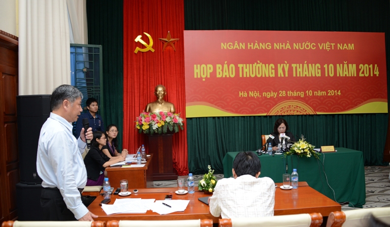 Ông Nguyễn Danh Lương - Ủy viên HĐQT, Phó Tổng giám đốc Vietcombank phát biểu tại buổi Họp báo.