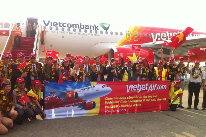 Lễ đón đoàn công tác và máy bay Airbus A320 đầu tiên thuộc sở hữu của Vietjet tại sân bay Tân Sơn Nhất (TP.Hồ Chí Minh) ngày 27/11/2014