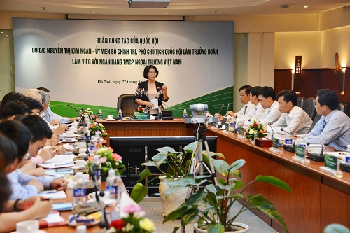 Đ/c Nguyễn Thị Kim Ngân - Ủy viên Bộ Chính trị, Phó Chủ tịch Quốc hội phát biểu chỉ đạo tại buổi làm việc của đoàn công tác của Quốc hội với Vietcombank