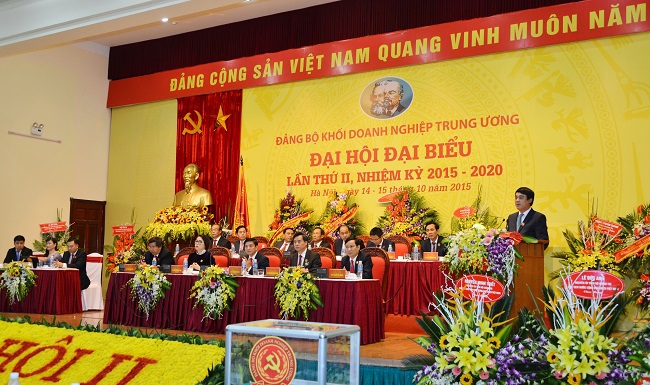 Ông Nghiêm Xuân Thành - Ủy viên BCH Đảng bộ Khối DNTW, Bí thư Đảng ủy, Chủ tịch HĐQT Vietcombank trình bày tham luận tại Đại hội