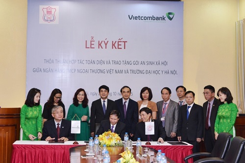 Lễ ký kết thỏa thuận hợp tác toàn diện giữa Vietcombank Hoàn Kiếm và Trường Đại học Y hà Nội