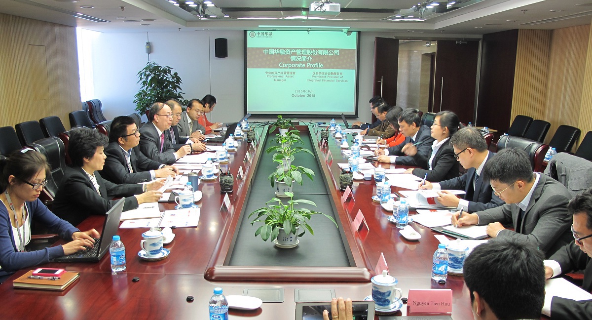 Đoàn công tác của DATC làm việc với Công ty quản lý tài sản Hoa Dung (Trung Quốc))