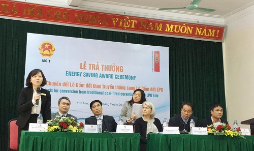 Bà Nguyễn Minh Nguyệt – Phó Giám đốc Vietcombank Hưng Yên phát biểu tại buổi Lễ