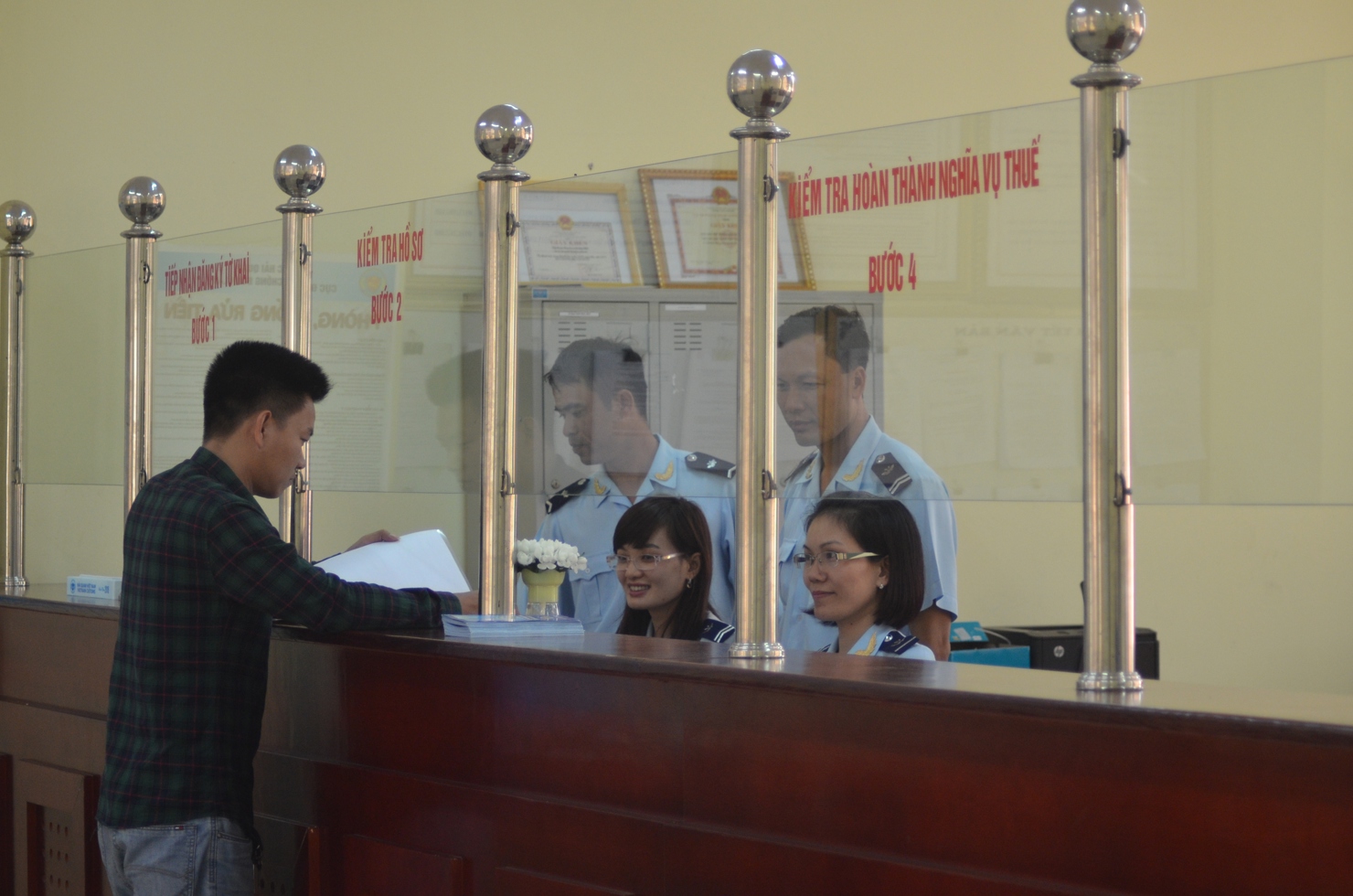 Hoạt động nghiệp vụ tại HQCK Hoành Mô, Cục Hải quan Quảng Ninh.