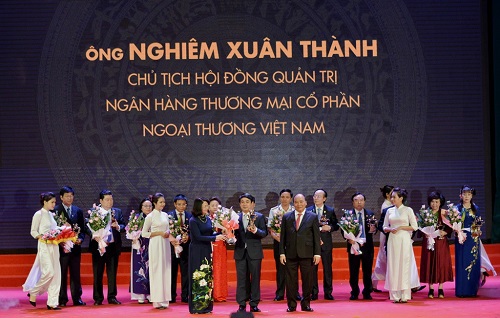Thủ tướng Chính phủ trao Cup Thánh Gióng cho ông Nghiêm Xuân Thành - Chủ tịch HĐQT Vietcombank