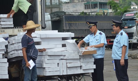 Lực lượng Hải quan Quảng Ninh kiểm tra hàng hóa xuất nhập khẩu. Nguồn: Hải quan Quảng Ninh
